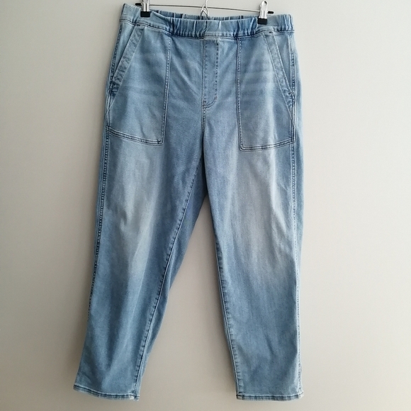 Madewell Pull On Relaxed Jeans in Bellview Wash Medium - Picture 3 of 16